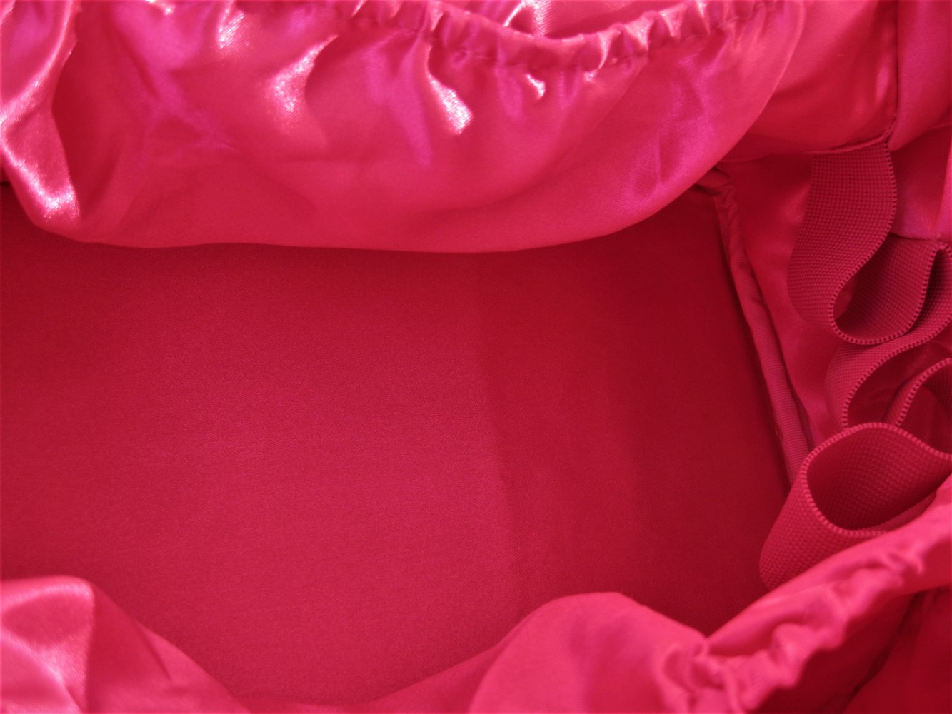 LIERAC  Beauty-case +schöne Größe+soft+ in knalligem LIERAC-PINK