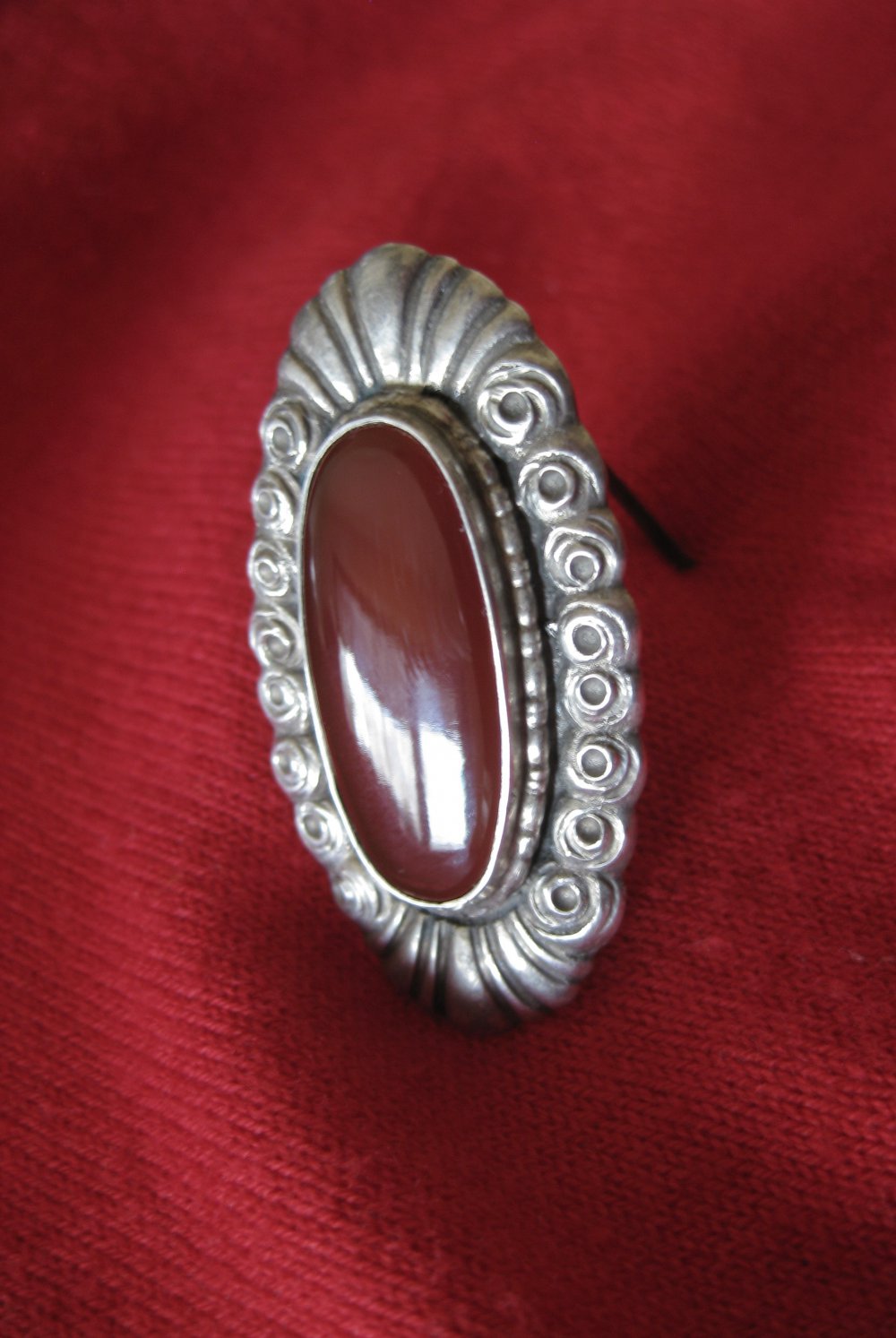 ANTIKE JUGENDSTIL - BROSCHE in Silber mit Karneol