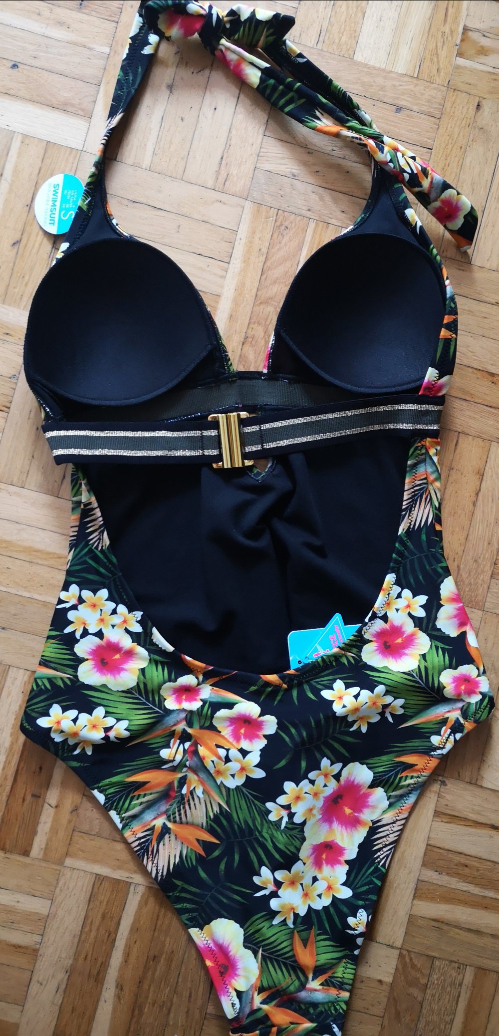 Schöner neuer Badeanzug 