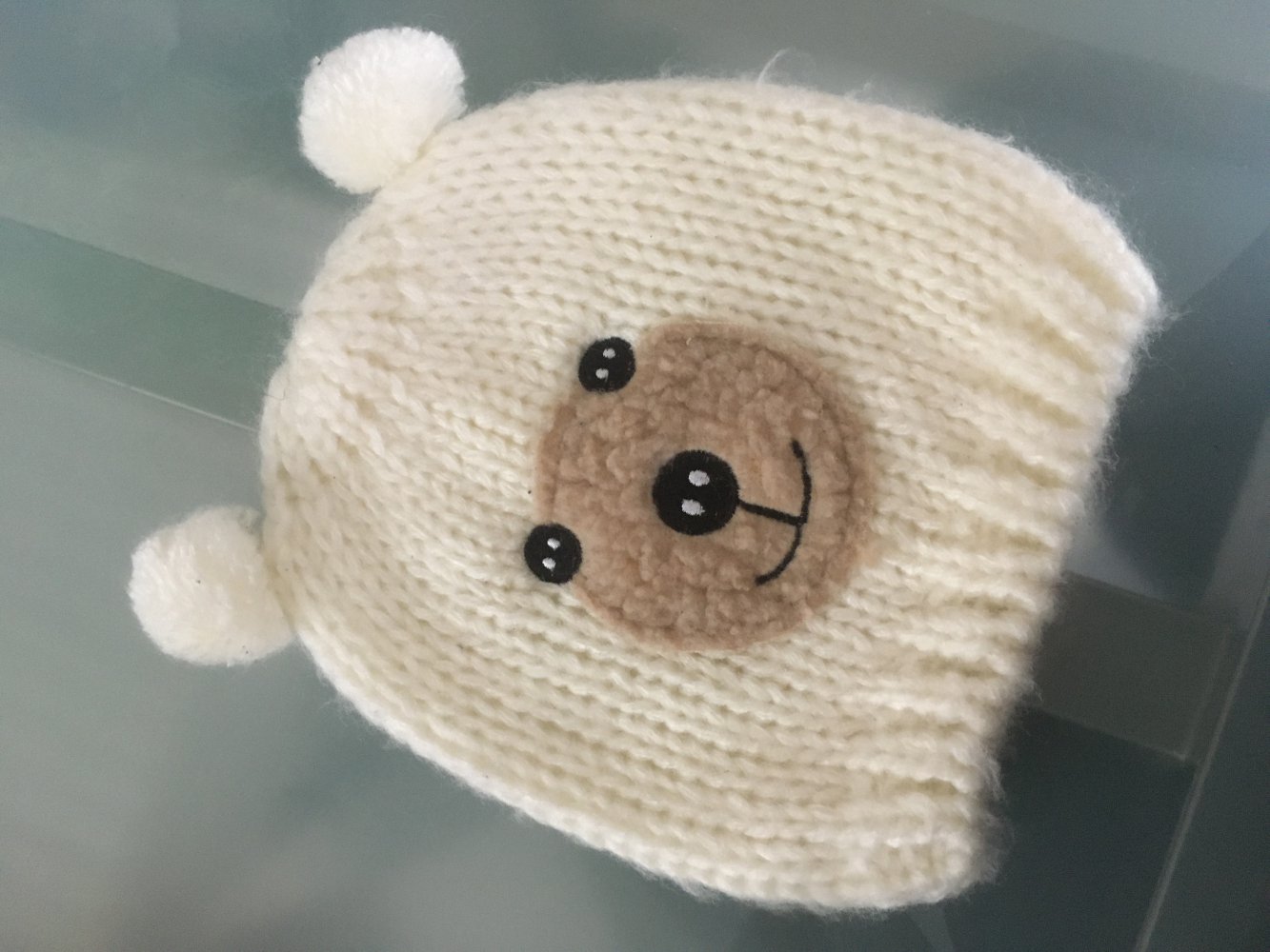 Teddy-Mütze mit Bommeln