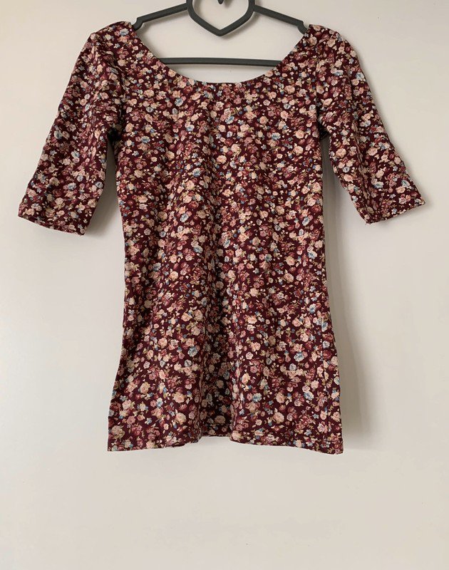 Rotes Shirt mit Blumenmuster von C&A