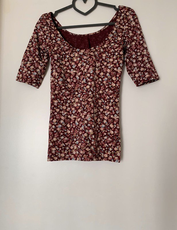 Rotes Shirt mit Blumenmuster von C&A