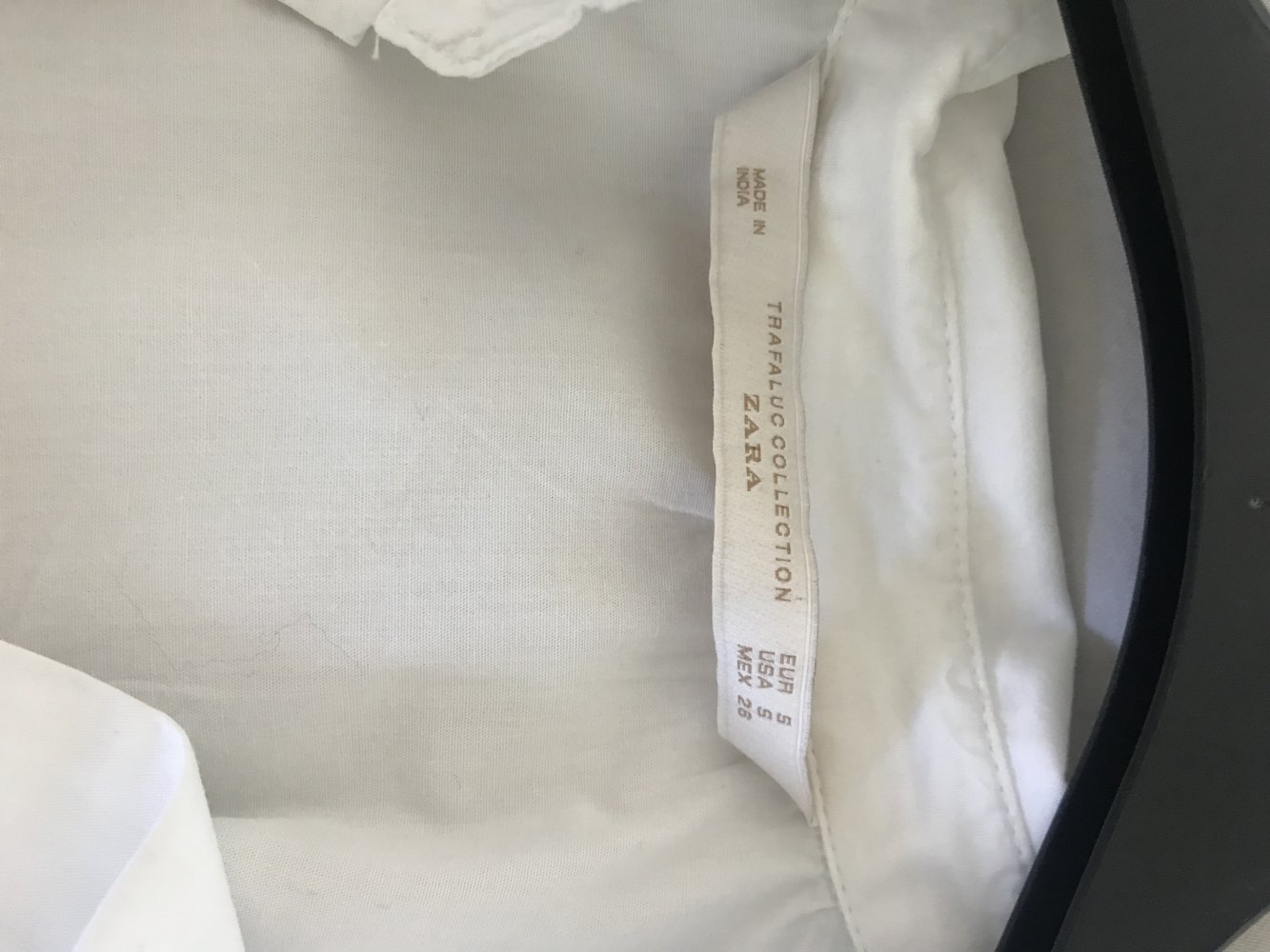 Weiße Bluse von Zara mit Blumenstickereien 