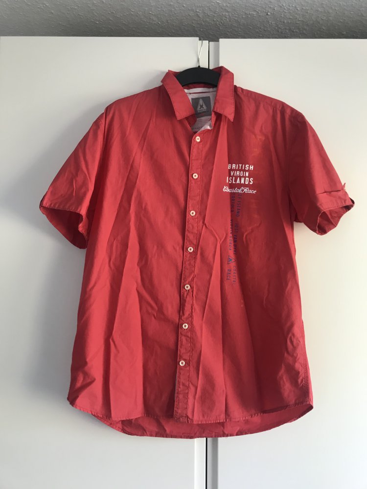 Rotes Kurzarm Shirt 