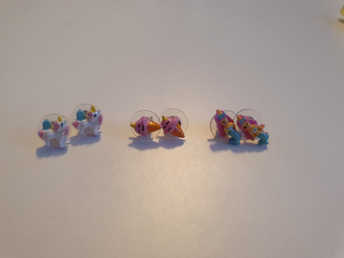 Claire's Ohrstecker bunt verschiedene Motive