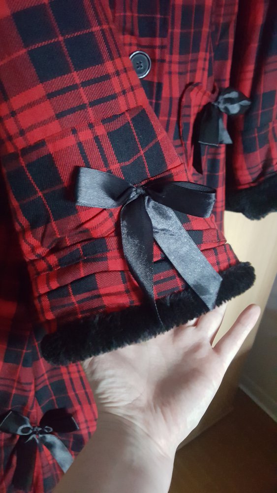 rot/schwarz karierter Mantel