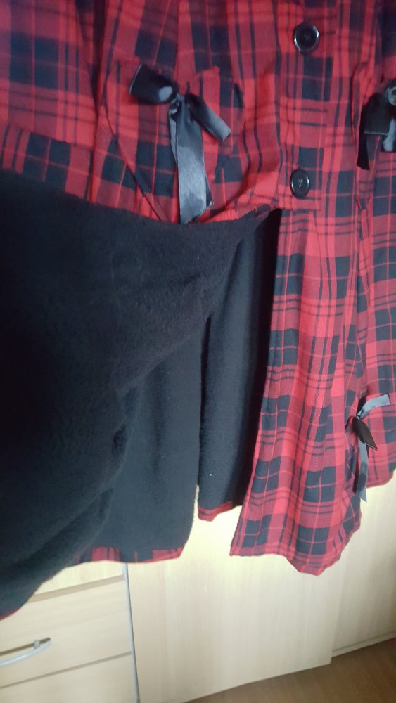 rot/schwarz karierter Mantel