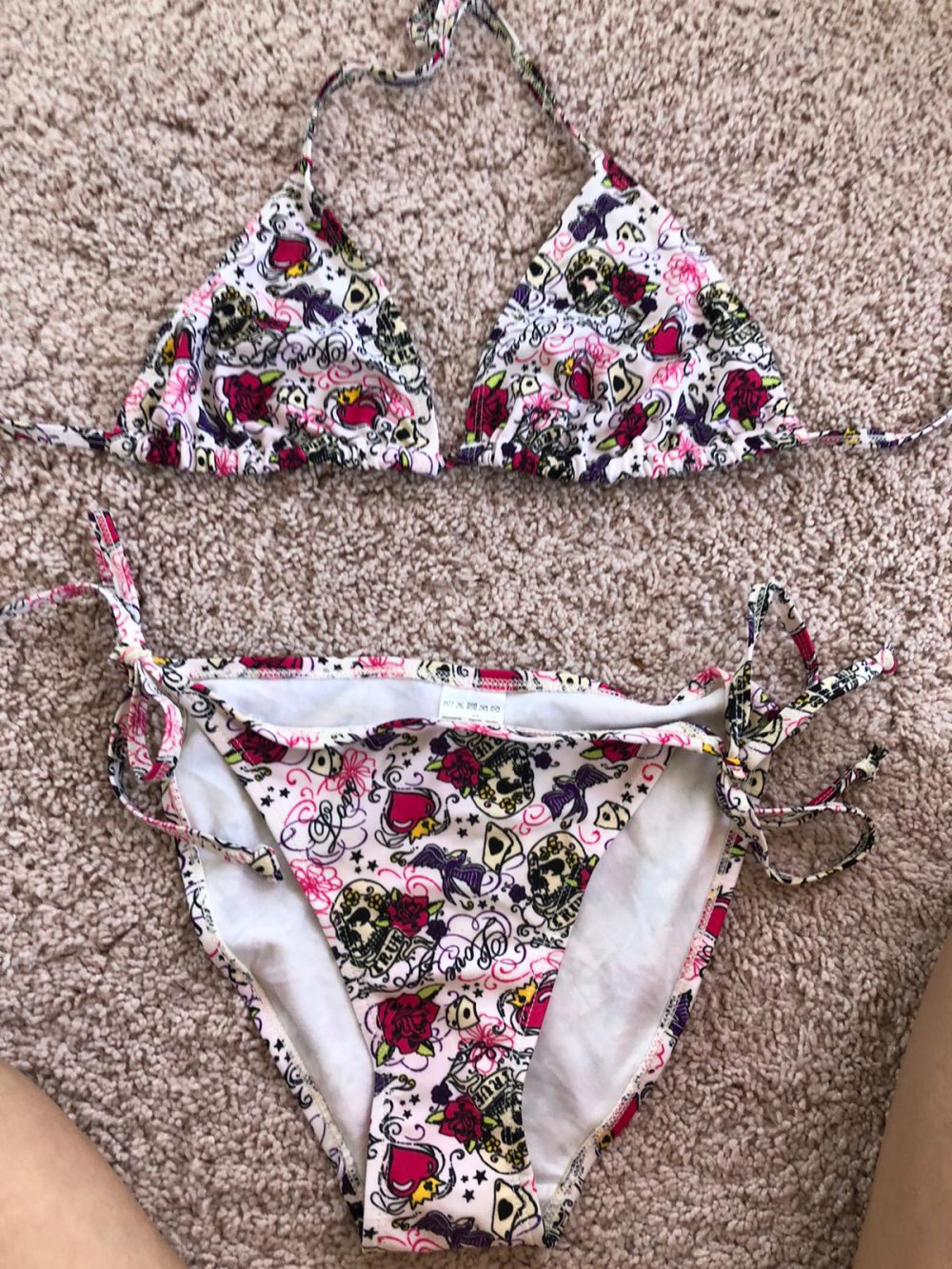 Bikini mit Muster, bunt