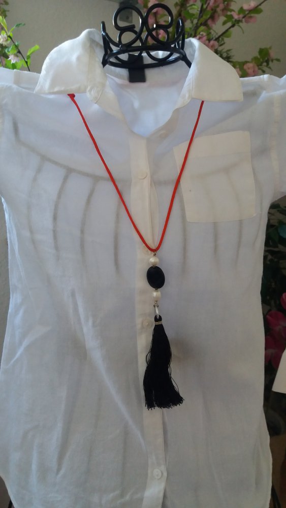 Hochgeladen vor einem Monat  Damen Kette mit schwarz Onyx Edelstein, Perlen und Quaste.