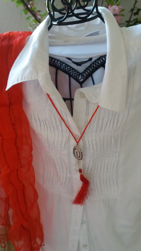 Damen Handmade Kette mit Facetten Form Glas und Quaste.