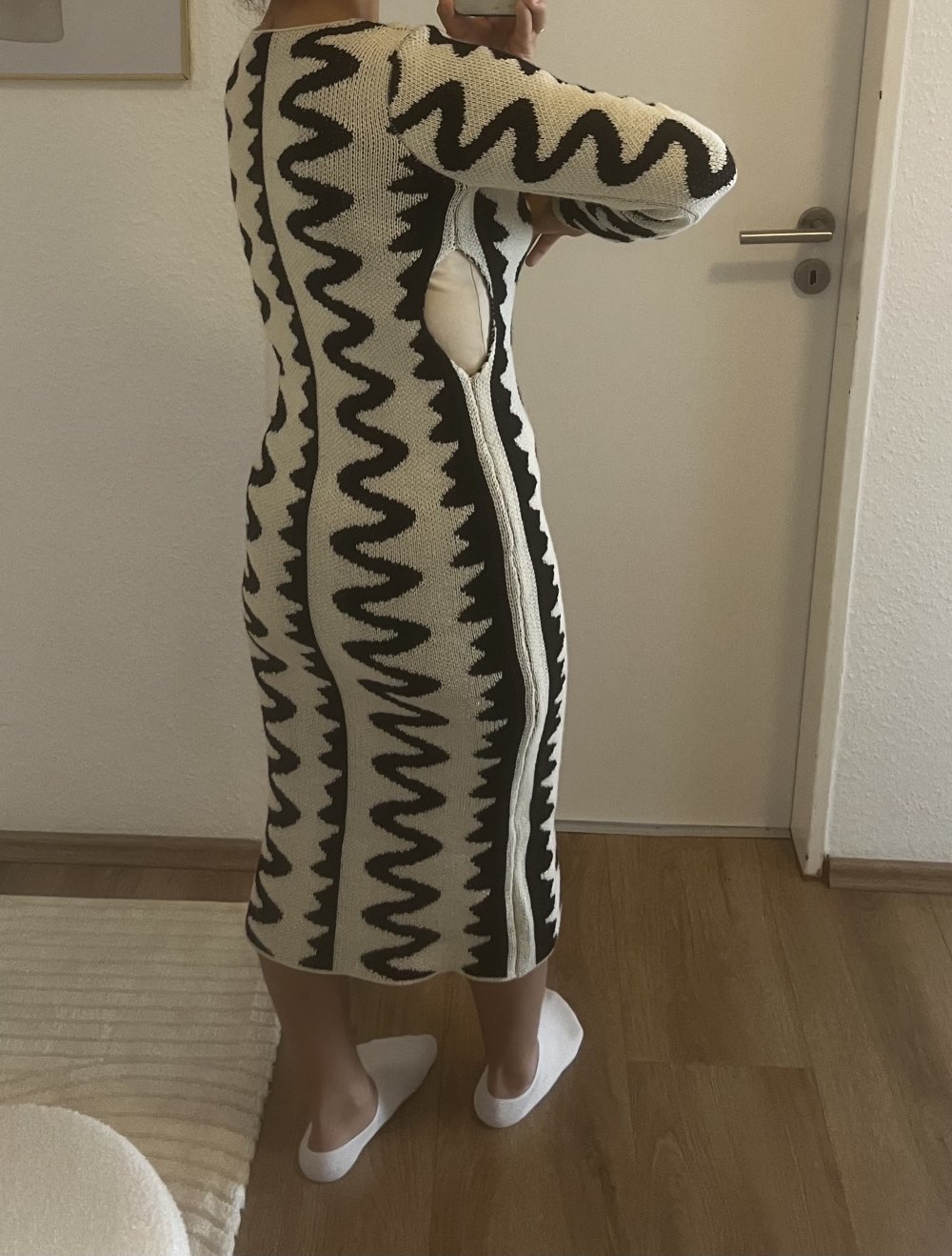 Strickkleid mit offenen Seiten