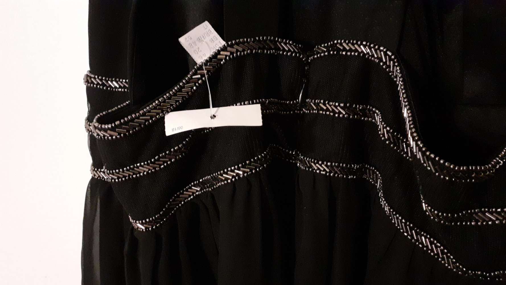 Langes schwarzes Abendkleid oder für andere Festlichkeiten