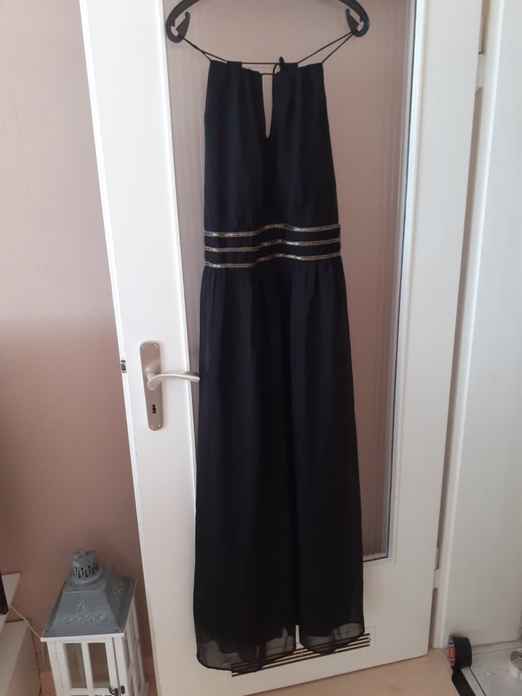 Langes schwarzes Abendkleid oder für andere Festlichkeiten