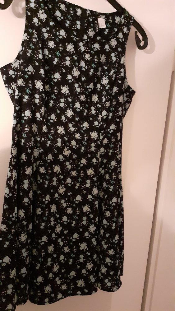 Süßes Sommerkleid schwarz Blümchen