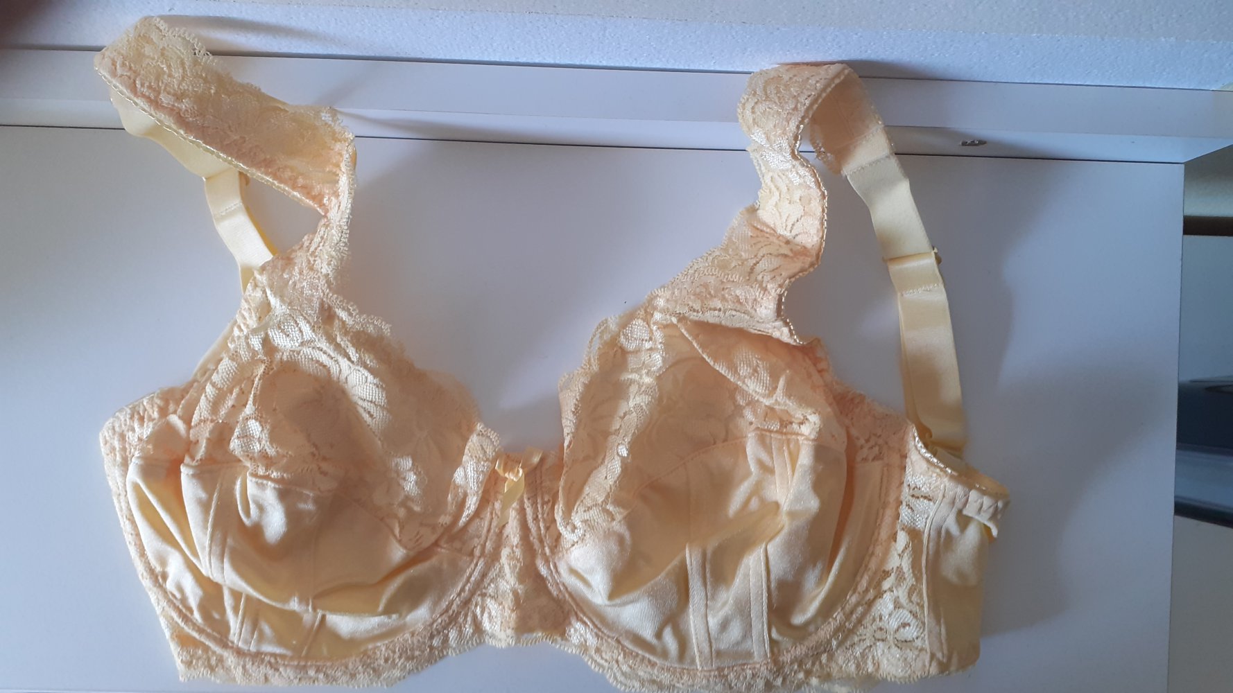 Gelber BH 75D oder 80D