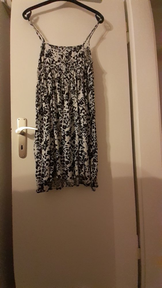 Sommerkleid oder Strandkleid mit Spaghettiträger schwarz weiß