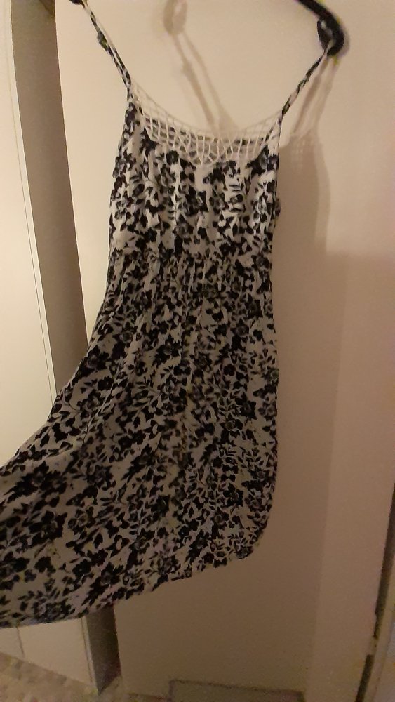Sommerkleid oder Strandkleid mit Spaghettiträger schwarz weiß