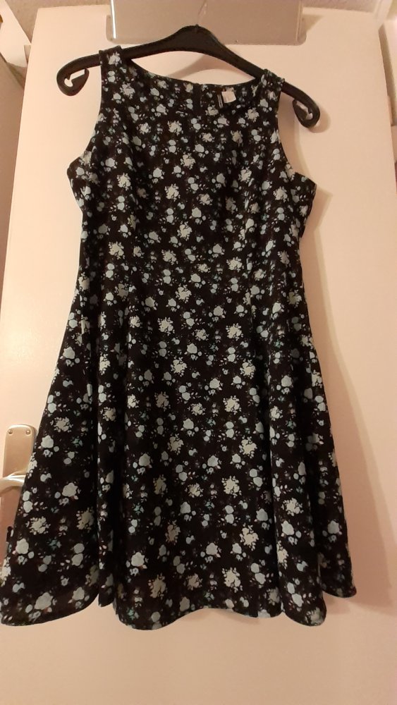 Süßes Sommerkleid schwarz Blümchen