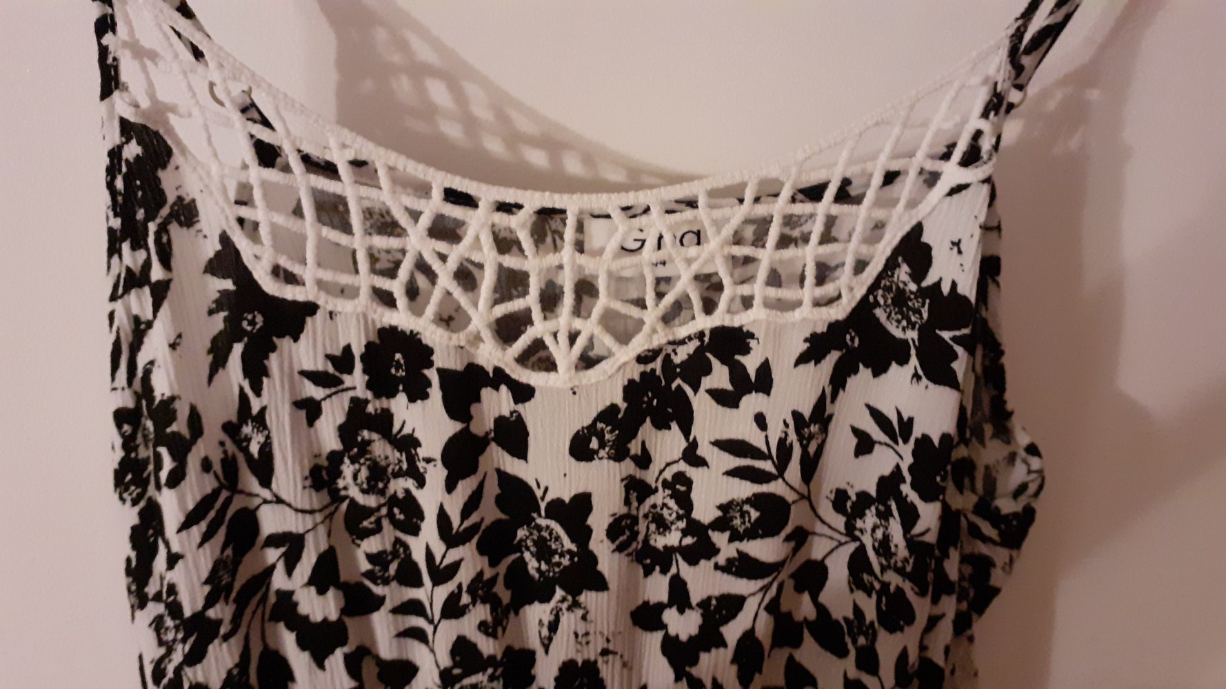 Sommerkleid oder Strandkleid mit Spaghettiträger schwarz weiß