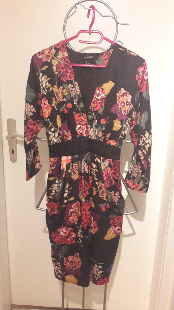 Kleid Grundfarbe schwarz