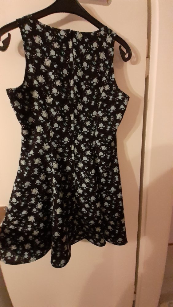 Süßes Sommerkleid schwarz Blümchen