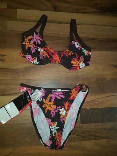 Bikini Mit Blumen Schoner Sommerlicher Grosse 36 D Cup Kleiderkorb De