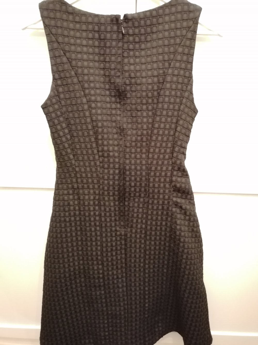 Schwarzes A- Linien Kleid, tailliert