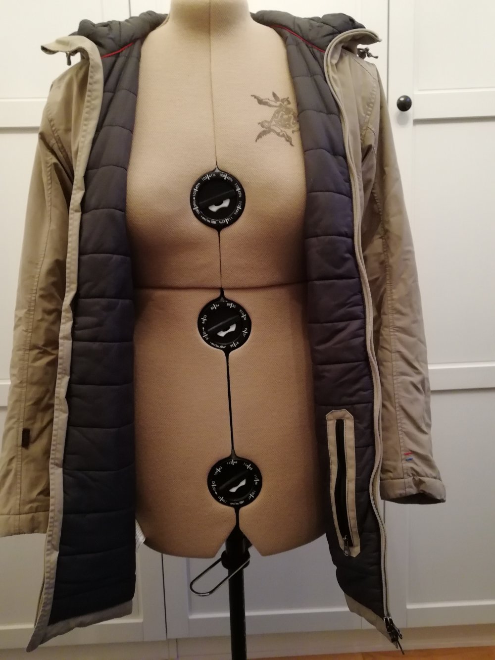 Beiger Wintermantel, Tatonka