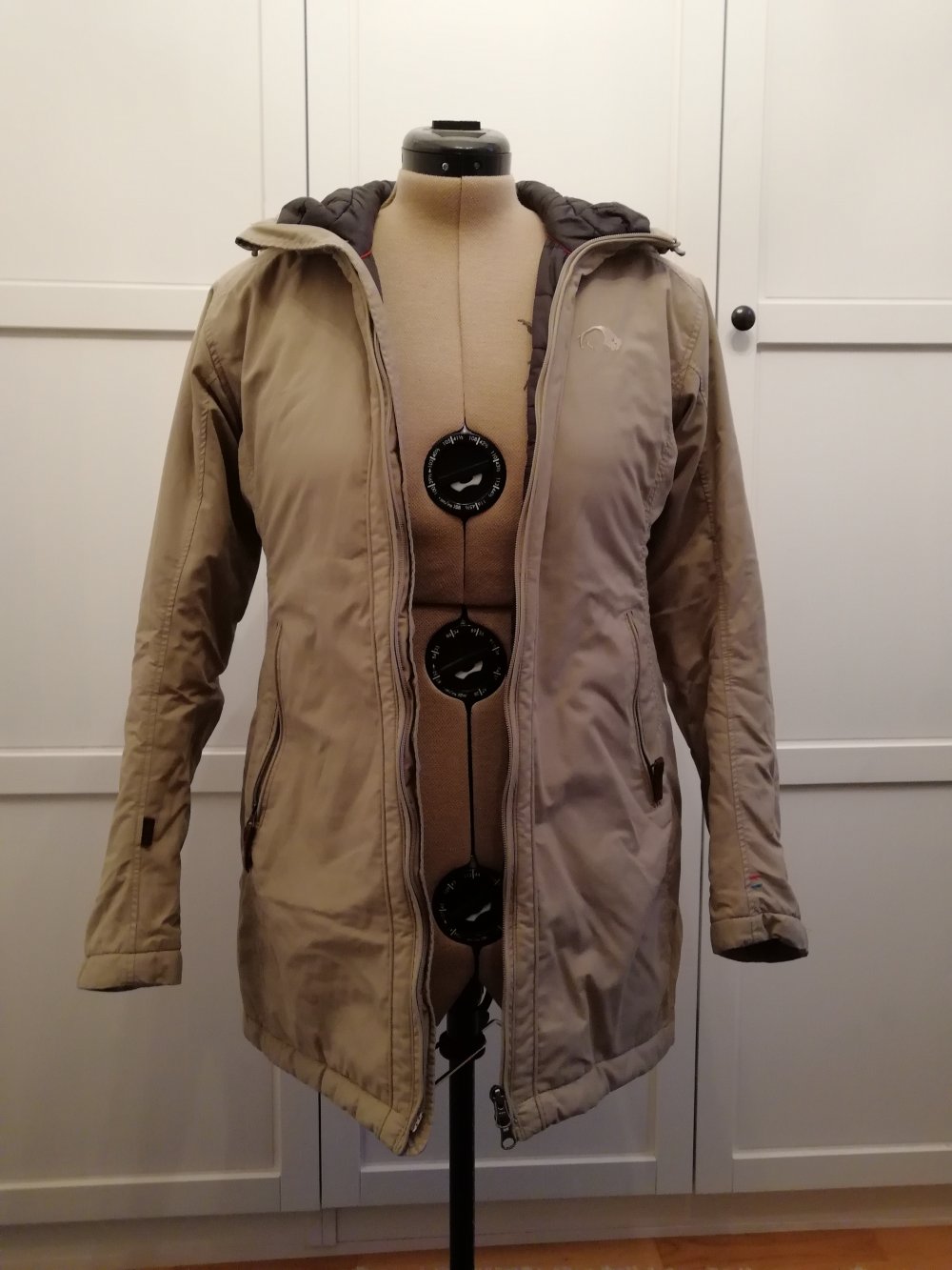 Beiger Wintermantel, Tatonka