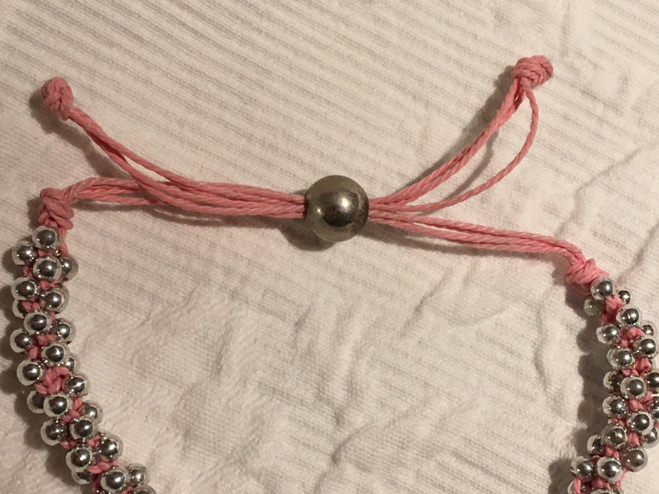 Armband rosa pink mit silber glitzernden Kugeln, one size, größenverstellbar, Freundschaftsarmband