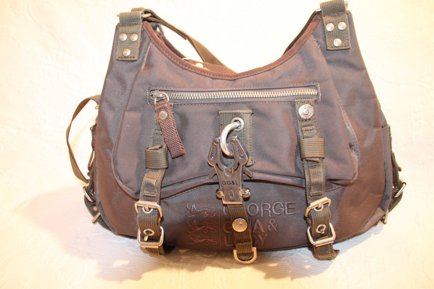 George Gina & Lucy GGL Handtasche grau braun Schlamm Mos Cowgirl mit Schultergürtel