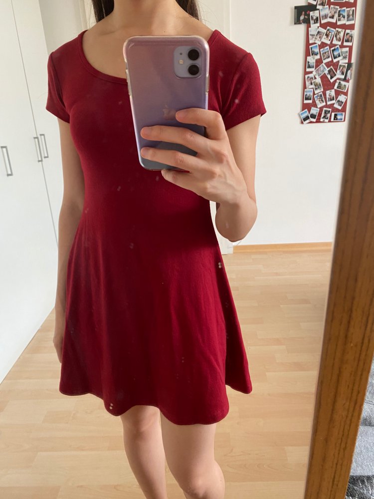 schönes süßes rotes Kleid