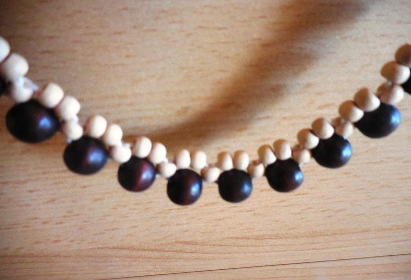 Halskette aus Holz