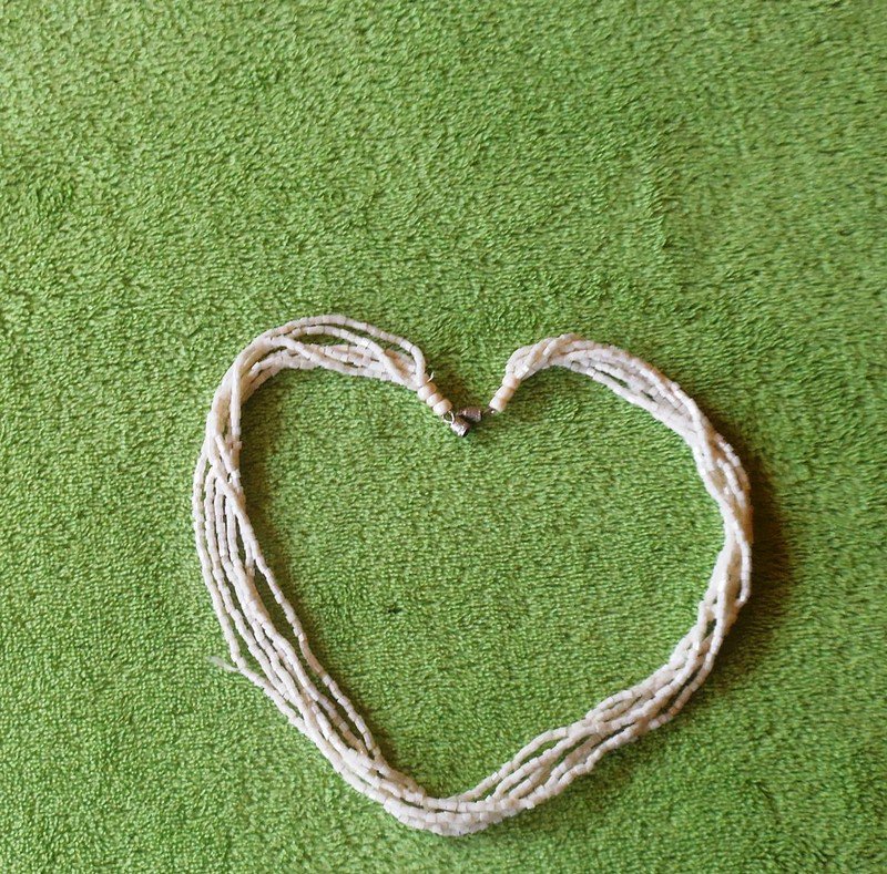 Elegante Kette aus Perlen