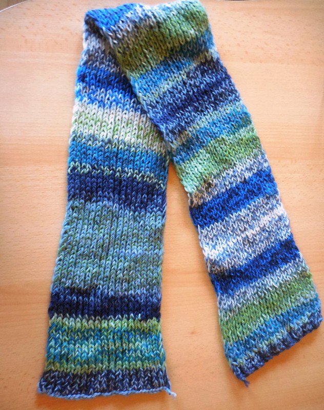 Selbstgestrickte Schal aus Wolle