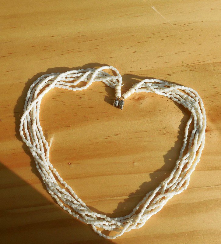 Elegante Kette aus Perlen