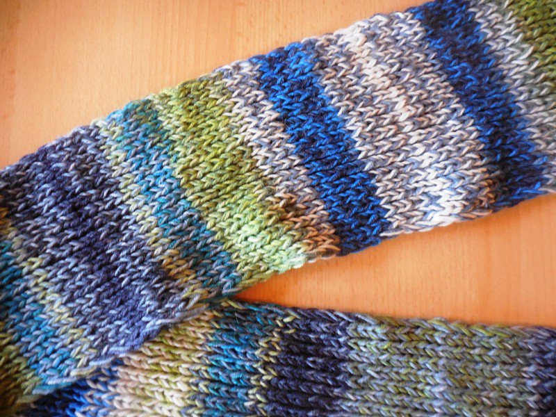 Selbstgestrickte Schal aus Wolle