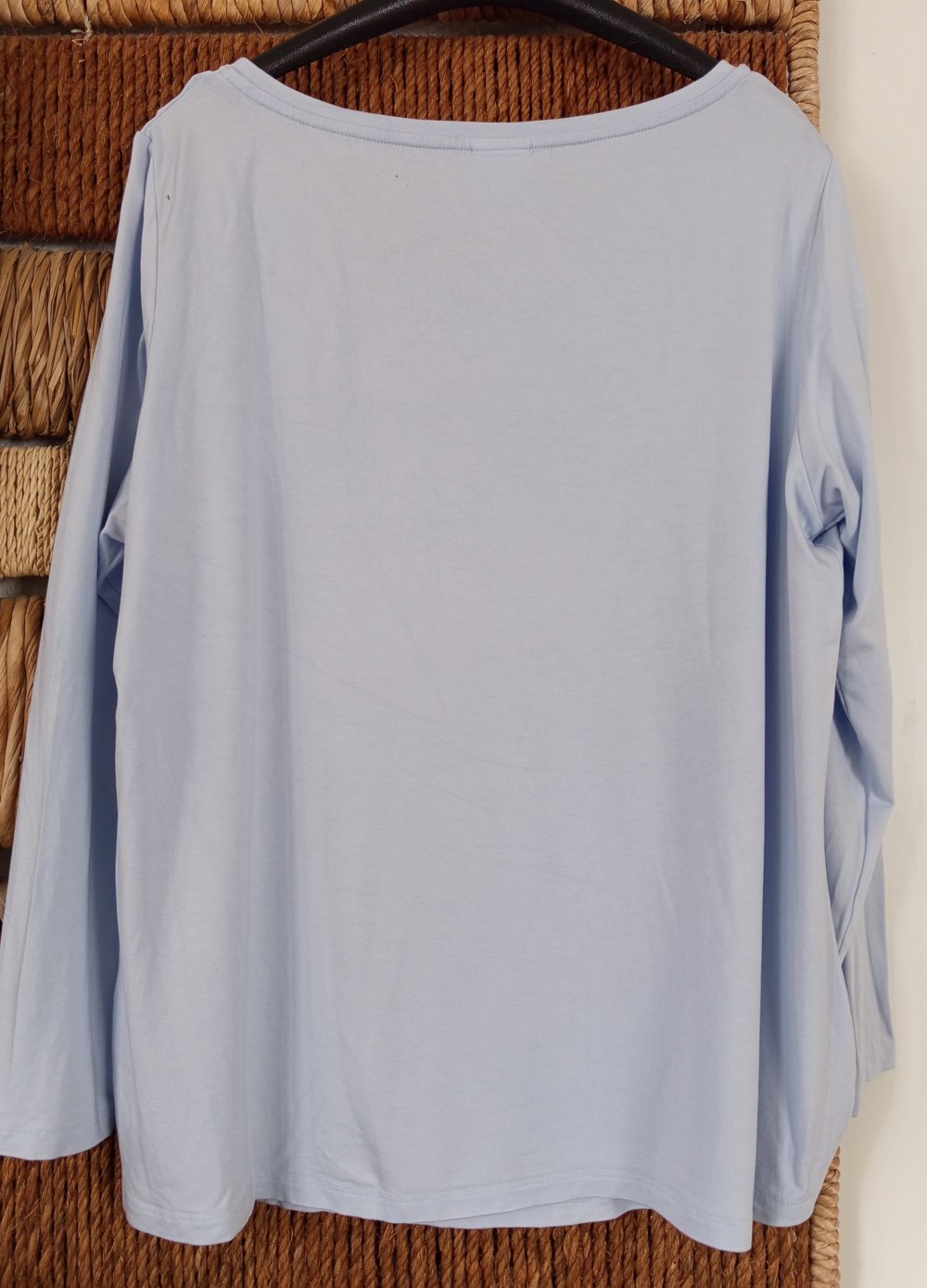 Blassblaues Langarmshirt 