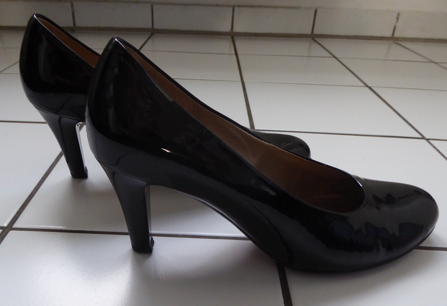 Pumps - Gabor - Gr. 6 1/2 schwarz mit roter Sohle