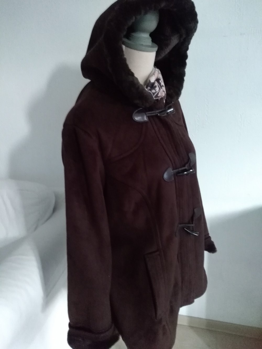 Schöner Dufflecoat in Velours braun