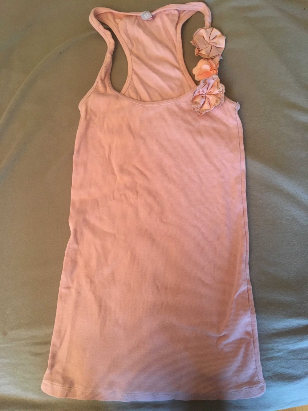 hellrosa Tanktop mit Blumenapplikation