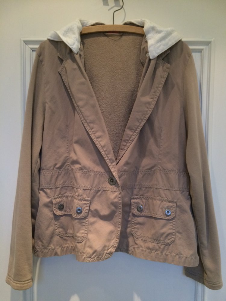  Blazer, beige mit abnehmbarer weißer Kapuze, s.Oliver, Gr. 46