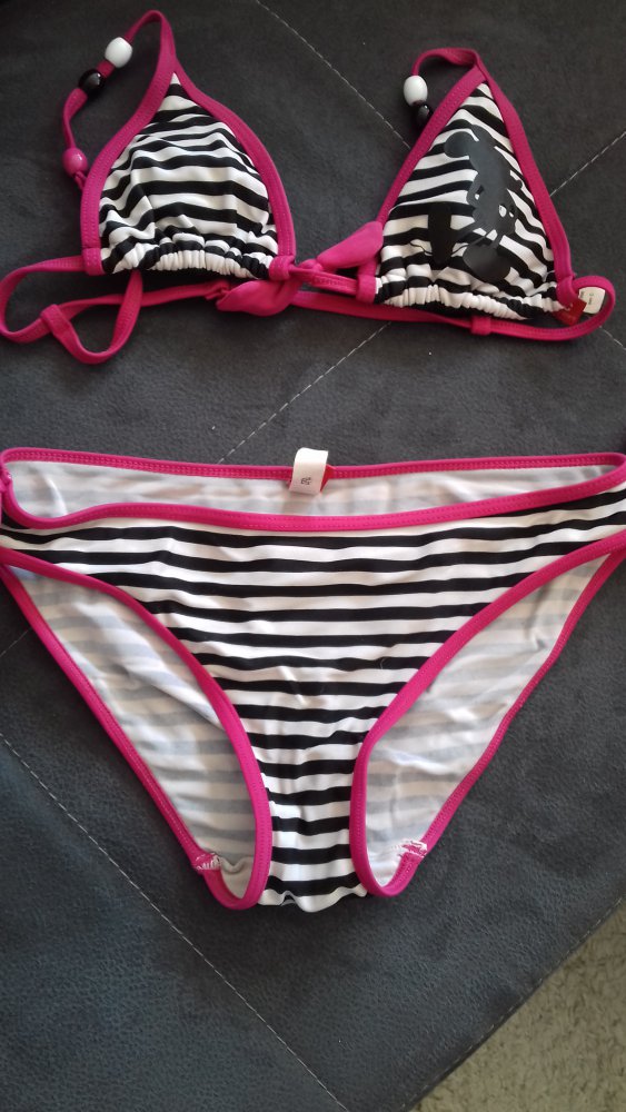 süsser Bikini von edc mit Mickey Maus Gr. 146 € 10,--