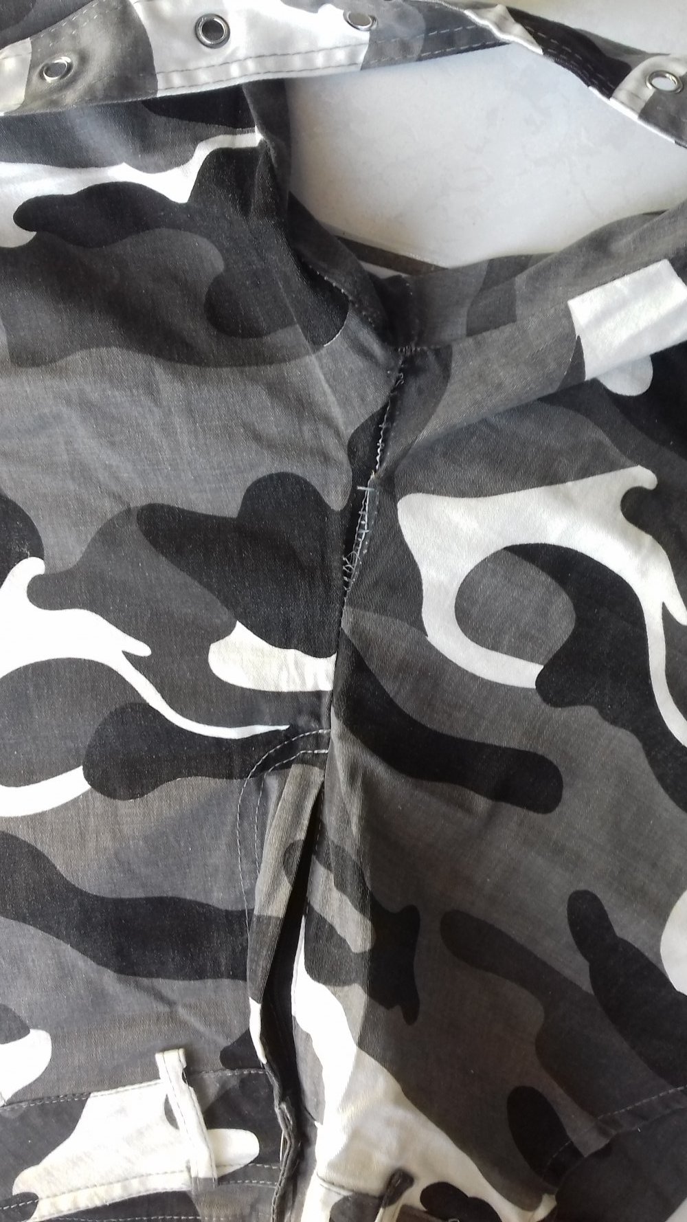 Hose Gr. M (38) € 6,--