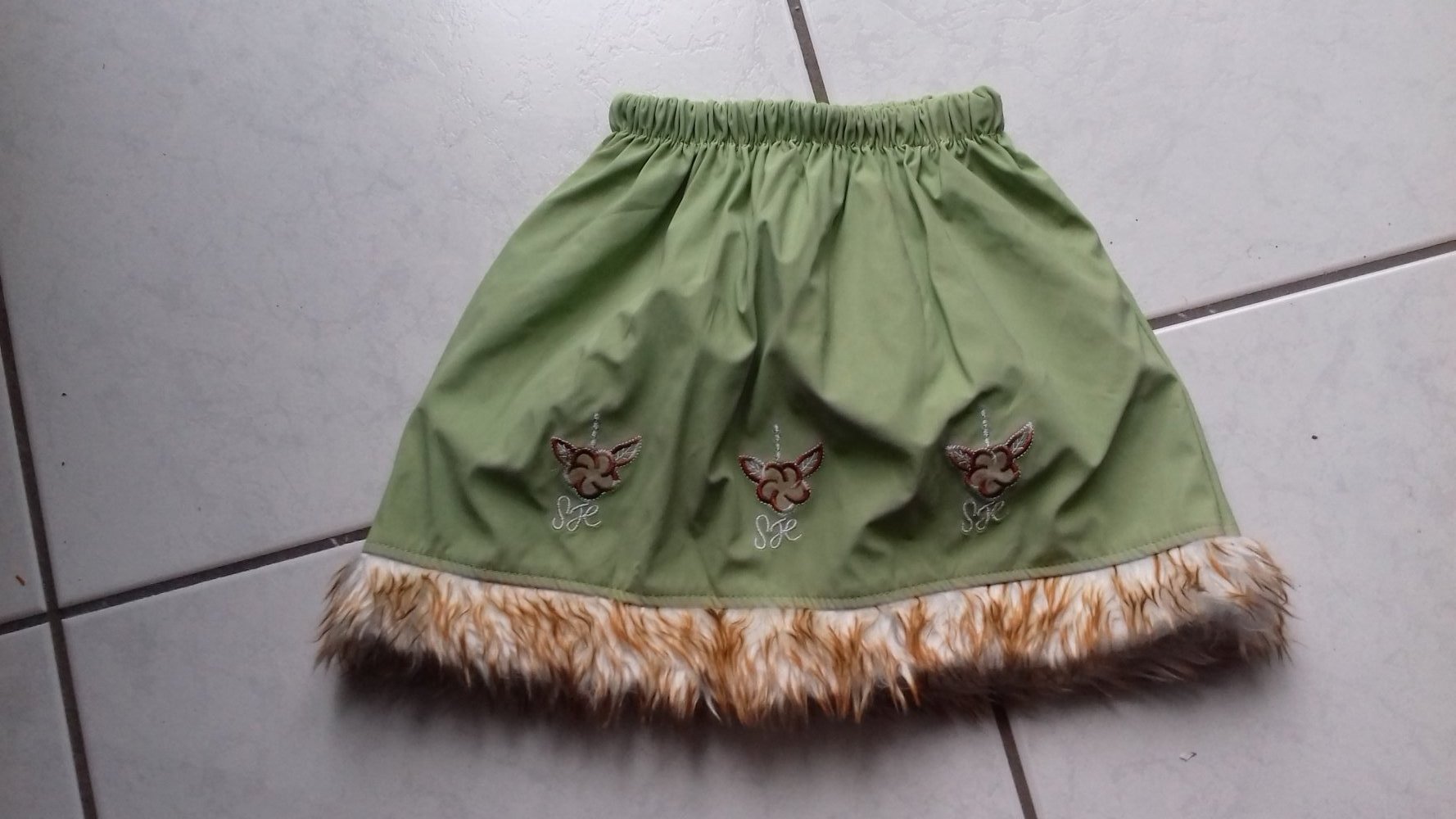 süßer, ganz warmer Rock Gr. ca. 104 € 3,--