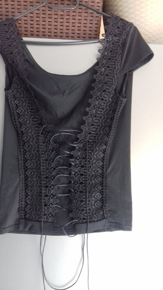 schwarzes Oberteil mit raffiniertem Rücken Gr. 36 € 3,--