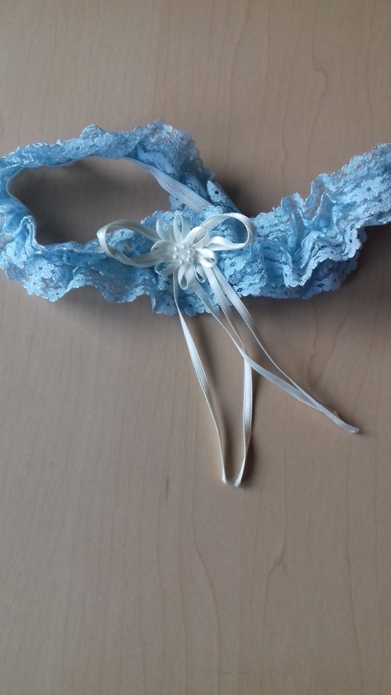 Strumpfband hellblau € 8,--