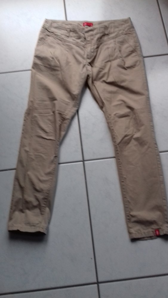 edc Chino Hose Gr. 36 in beig/hellbraun € 10,--