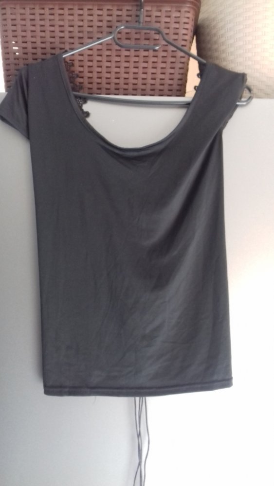 schwarzes Oberteil mit raffiniertem Rücken Gr. 36 € 3,--