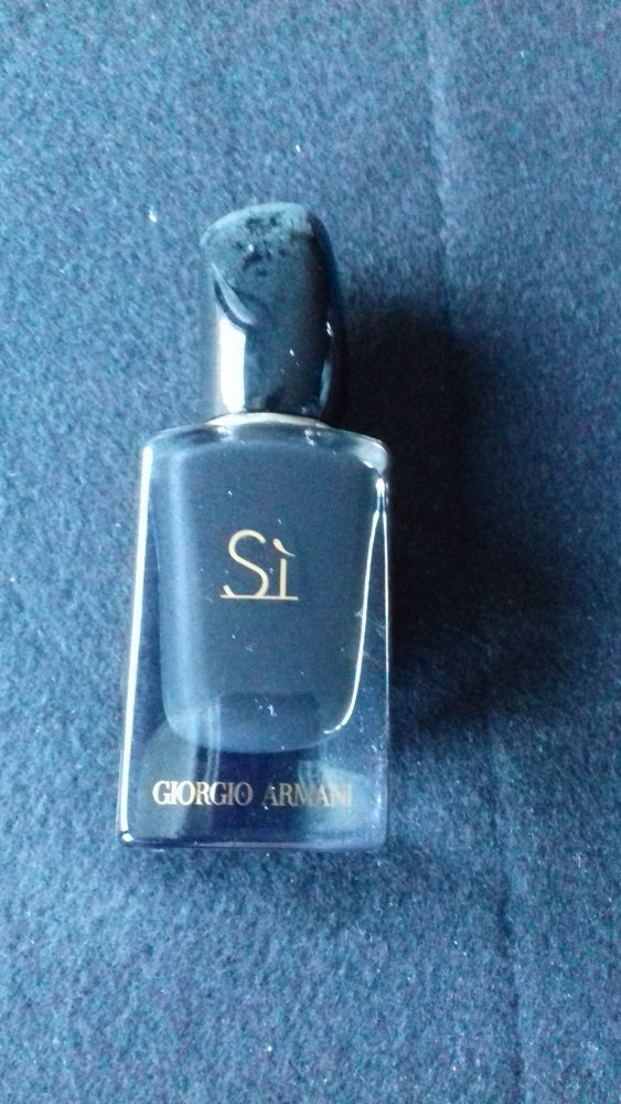 Si von Giorgio Armani € 25,-- (ca. halb voll)
